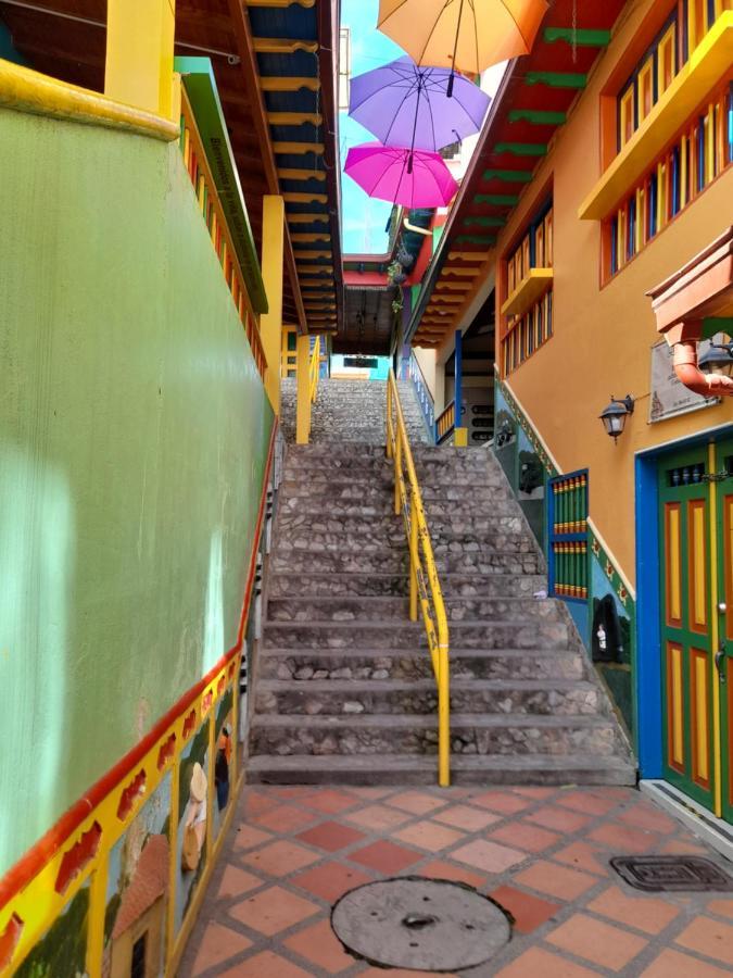 El Paraiso Paisa 5 Minutos Del Malecon Parqueadero Privado A Гуатапе Екстер'єр фото